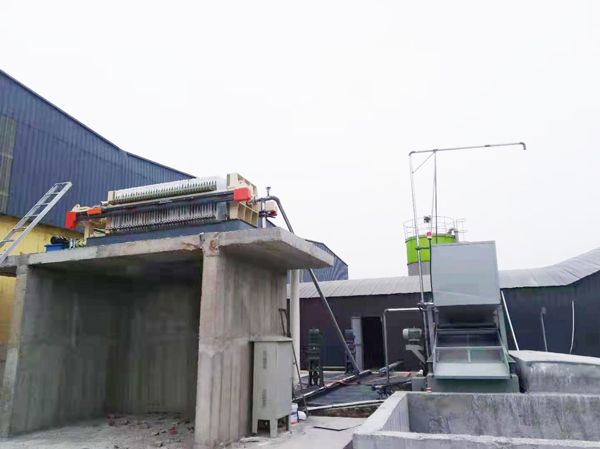 ?山東振動式砂石分離機(jī)安裝完工